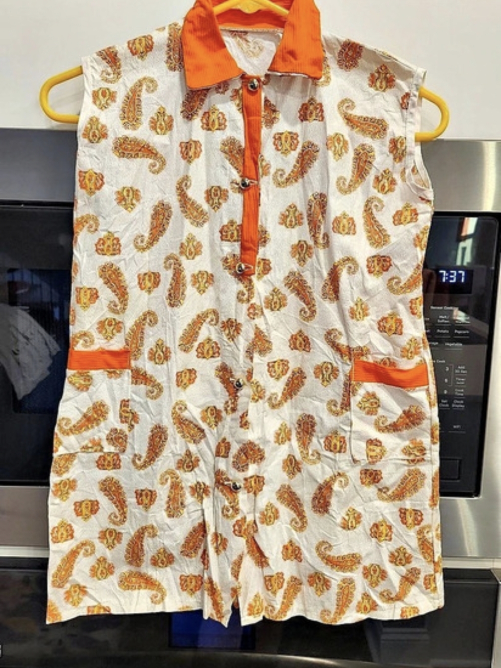 Vintage Paisley Sleeveless Button Up Shirt in White & Orange Size 10